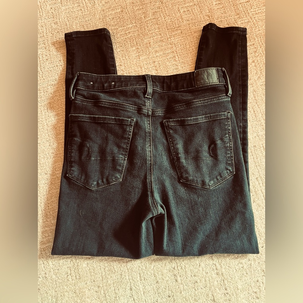 JET black ~ pic looks grey . American Eagle size 6 short high rise jeggings.